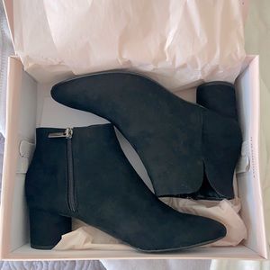 🆕 {JustFab} Black Booties suede, size 8.5